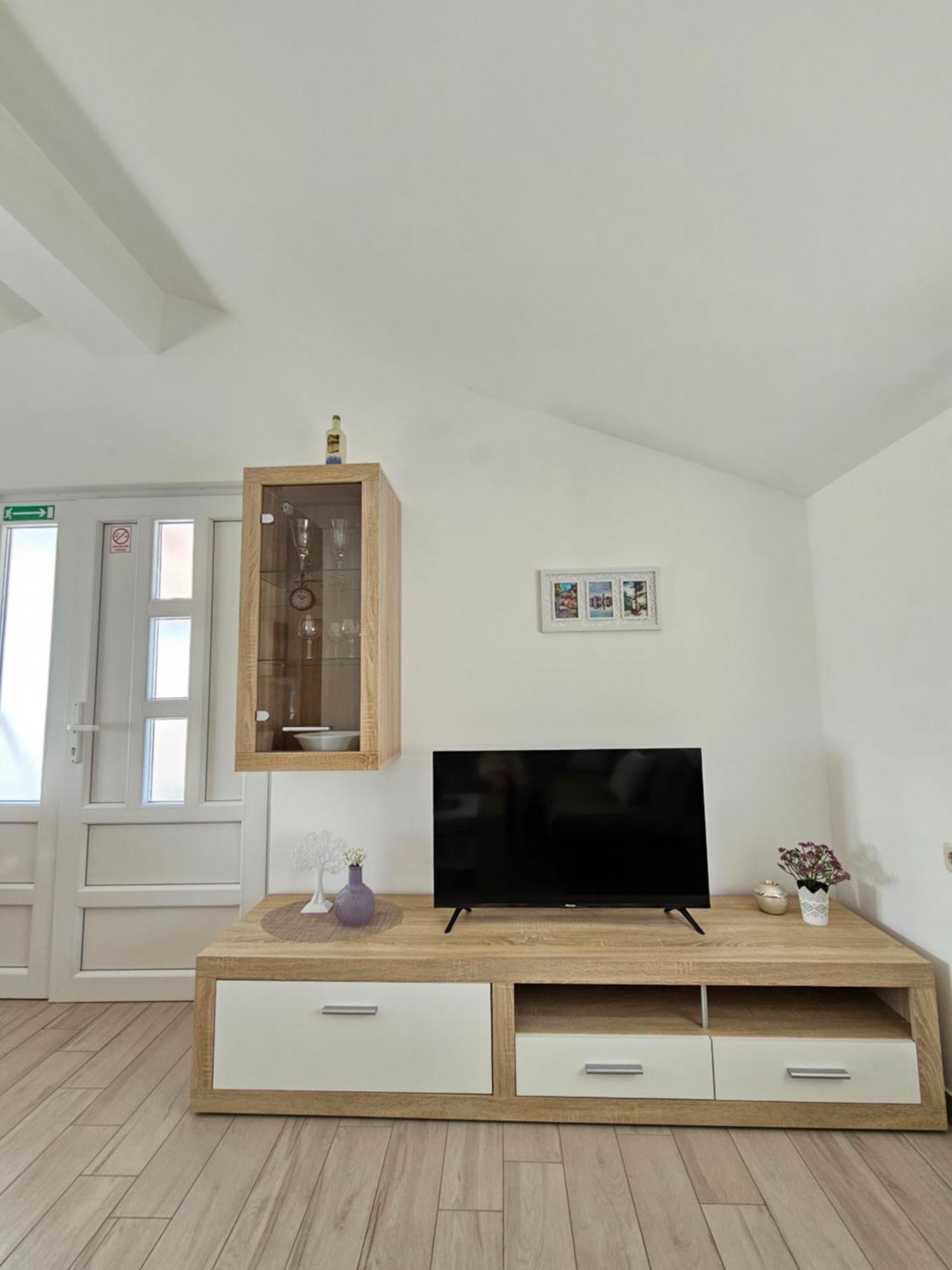 Apartment Vip Pirovac Εξωτερικό φωτογραφία