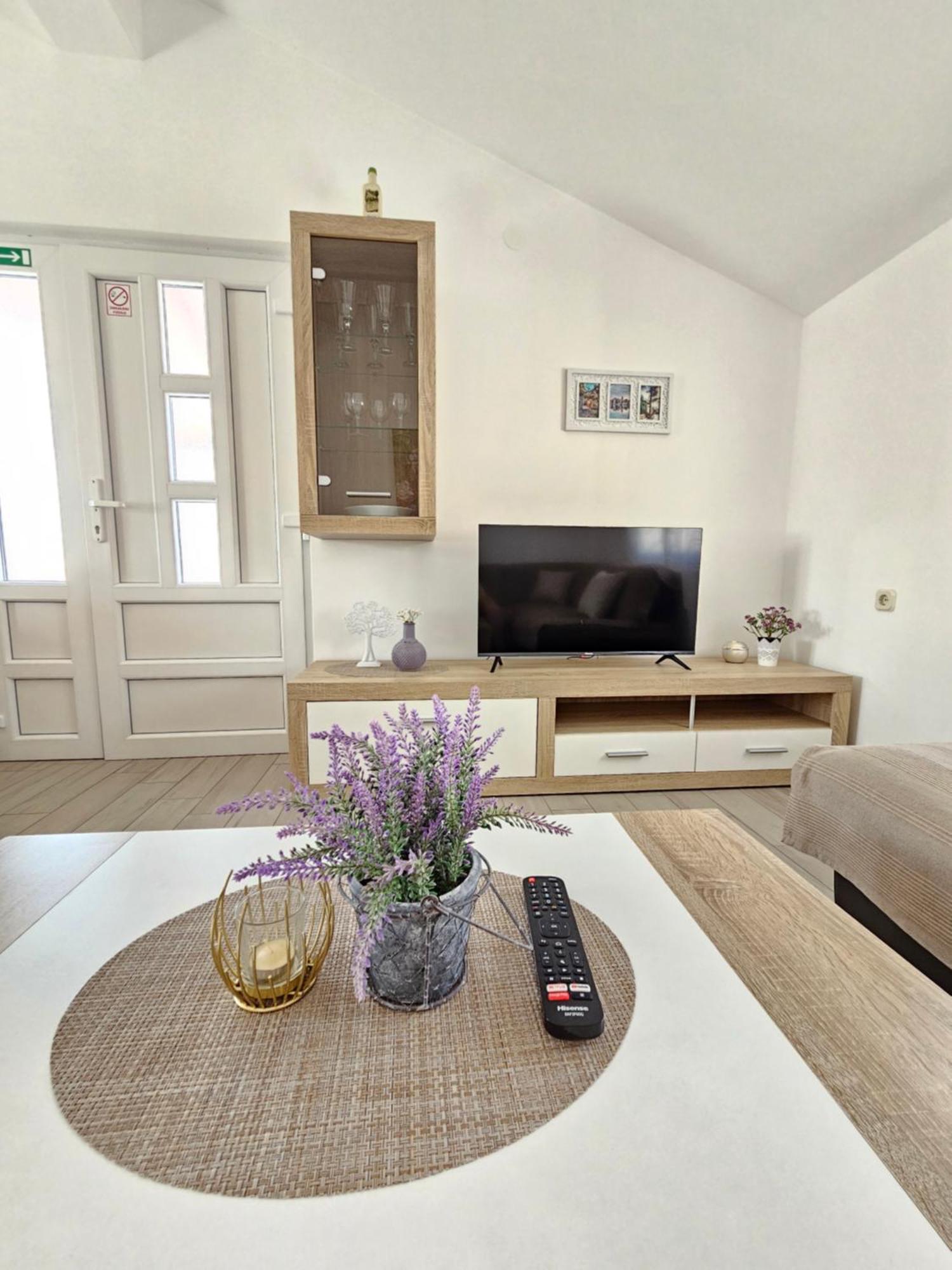 Apartment Vip Pirovac Εξωτερικό φωτογραφία